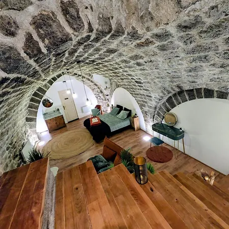 La Ou Murmurent Les Pierres *