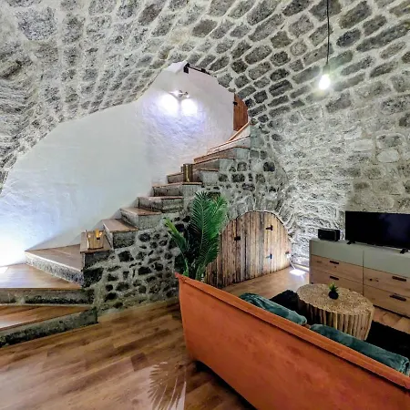 La Ou Murmurent Les Pierres Le Puy-en-Velay