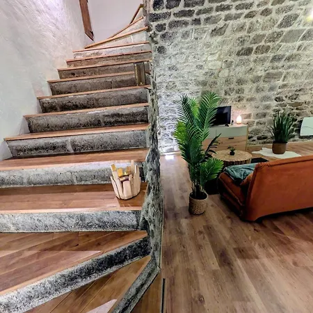 La Ou Murmurent Les Pierres * Le Puy-en-Velay