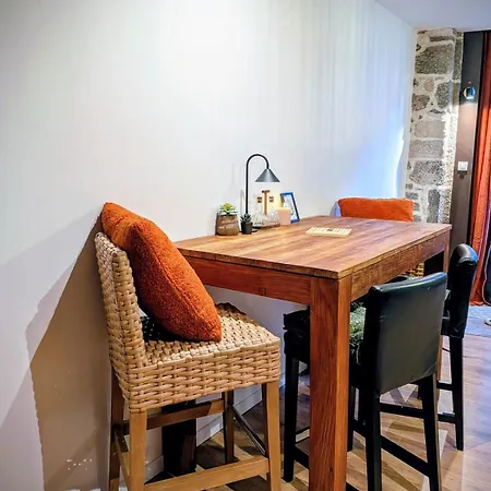 La Ou Murmurent Les Pierres *