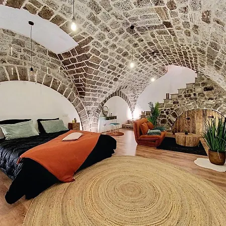 La Ou Murmurent Les Pierres *