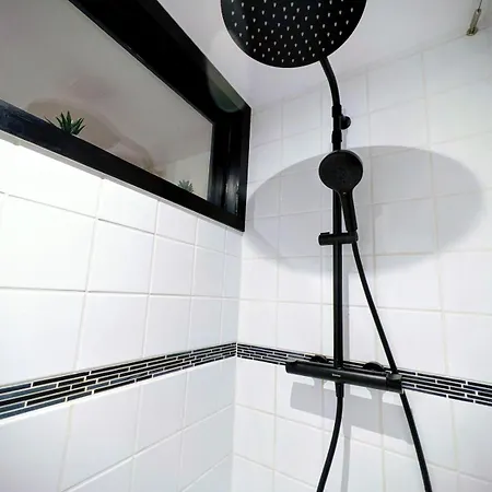 La Ou Murmurent Les Pierres *