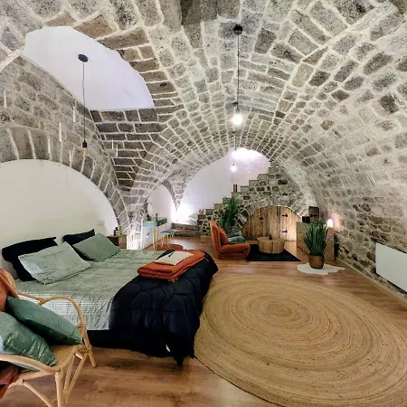 La Ou Murmurent Les Pierres *