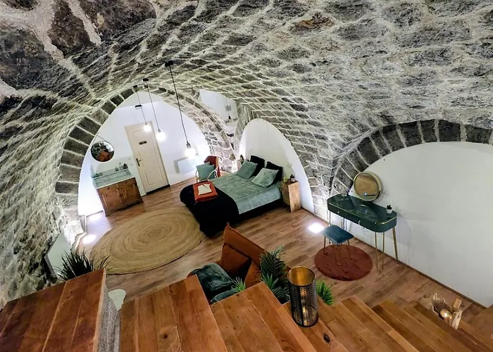 La Ou Murmurent Les Pierres *