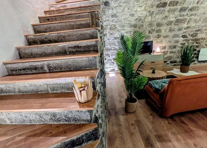 La Ou Murmurent Les Pierres * Le Puy-en-Velay