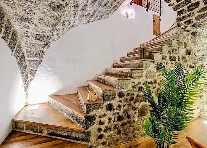 La Ou Murmurent Les Pierres *