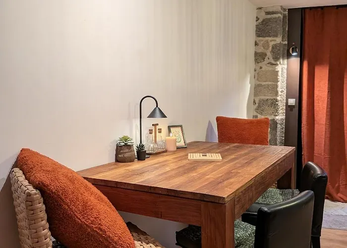 La Ou Murmurent Les Pierres Le Puy-en-Velay