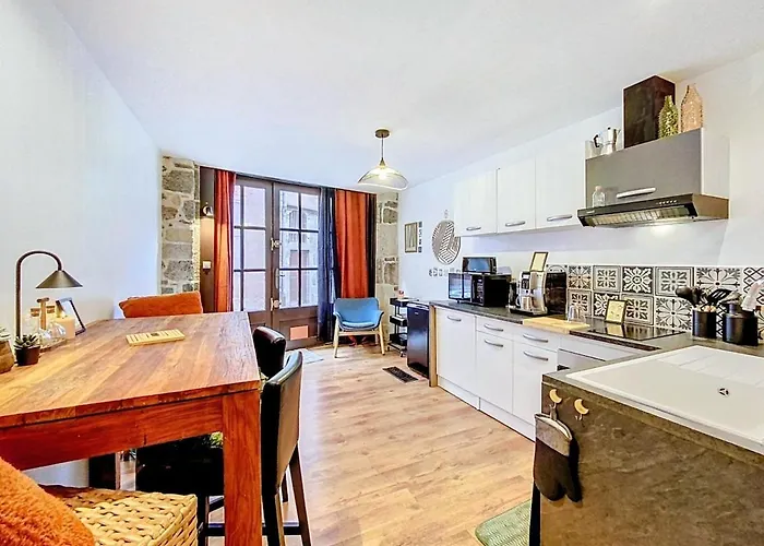 La Ou Murmurent Les Pierres * Le Puy-en-Velay