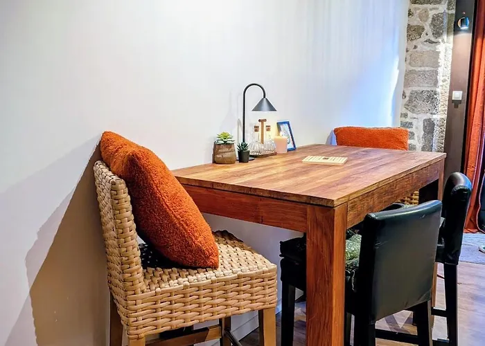 La Ou Murmurent Les Pierres *