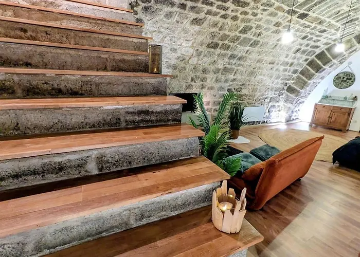 La Ou Murmurent Les Pierres * Le Puy-en-Velay